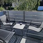 Casa8070 - Exklusive Grosse Maisonette-wohnung 91 Qm Fuer Familien, Gruppen, Geschaeftsreisende, Inklusive Parkplatz, Wlan, Kaffee Und Tee, Voll Ausgestattet Fuer 1 Bis 9 Personen, Zentrumsnah An Der Autobahn A9 Ingolstadt-sued 아파트 *