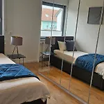 Casa8070 - Exklusive Grosse Maisonette-wohnung 91 Qm Fuer Familien, Gruppen, Geschaeftsreisende, Inklusive Parkplatz, Wlan, Kaffee Und Tee, Voll Ausgestattet Fuer 1 Bis 9 Personen, Zentrumsnah An Der Autobahn A9 Ingolstadt-sued 아파트 잉골슈타트