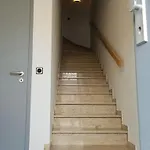 Casa8070 - Exklusive Grosse Maisonette-wohnung 91 Qm Fuer Familien, Gruppen, Geschaeftsreisende, Inklusive Parkplatz, Wlan, Kaffee Und Tee, Voll Ausgestattet Fuer 1 Bis 9 Personen, Zentrumsnah An Der Autobahn A9 Ingolstadt-sued 아파트 잉골슈타트