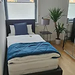 Casa8070 - Exklusive Grosse Maisonette-wohnung 91 Qm Fuer Familien, Gruppen, Geschaeftsreisende, Inklusive Parkplatz, Wlan, Kaffee Und Tee, Voll Ausgestattet Fuer 1 Bis 9 Personen, Zentrumsnah An Der Autobahn A9 Ingolstadt-sued * 잉골슈타트