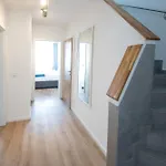 Casa8070 - Exklusive Grosse Maisonette-wohnung 91 Qm Fuer Familien, Gruppen, Geschaeftsreisende, Inklusive Parkplatz, Wlan, Kaffee Und Tee, Voll Ausgestattet Fuer 1 Bis 9 Personen, Zentrumsnah An Der Autobahn A9 Ingolstadt-sued 아파트