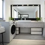 Casa8070 - Exklusive Grosse Maisonette-wohnung 91 Qm Fuer Familien, Gruppen, Geschaeftsreisende, Inklusive Parkplatz, Wlan, Kaffee Und Tee, Voll Ausgestattet Fuer 1 Bis 9 Personen, Zentrumsnah An Der Autobahn A9 Ingolstadt-sued