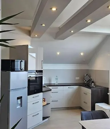Apartment Casa 8070 Donau Am Auwaldsee An Der A9 - Stilvolle Maisonette-wohnung 91qm 4 Ideal Fuer Gruppen Familien Geschaeftsreisende Fuer 1-9 Personen Inklusive Wlan Netflix Waiputv Kaffee Tee & Kostenloser Parkplatz Am Haus *