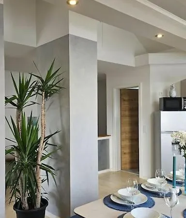 Casa 8070 Donau Am Auwaldsee An Der A9 - Stilvolle Maisonette-wohnung 91qm 4 Ideal Fuer Gruppen Familien Geschaeftsreisende Fuer 1-9 Personen Inklusive Wlan Netflix Waiputv Kaffee Tee & Kostenloser Parkplatz Am Haus