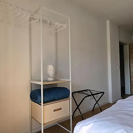 Casa 8070 Donau Am Auwaldsee An Der A9 - Stilvolle Maisonette-wohnung 91qm 4 Ideal Fuer Gruppen Familien Geschaeftsreisende Fuer 1-9 Personen Inklusive Wlan Netflix Waiputv Kaffee Tee & Kostenloser Parkplatz Am Haus *