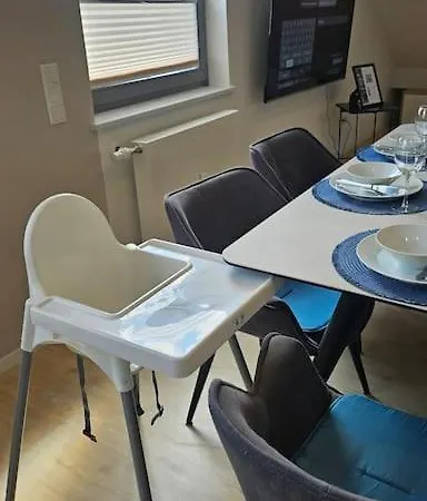 Apartment Casa 8070 Donau Am Auwaldsee An Der A9 - Stilvolle Maisonette-wohnung 91qm 4 Ideal Fuer Gruppen Familien Geschaeftsreisende Fuer 1-9 Personen Inklusive Wlan Netflix Waiputv Kaffee Tee & Kostenloser Parkplatz Am Haus