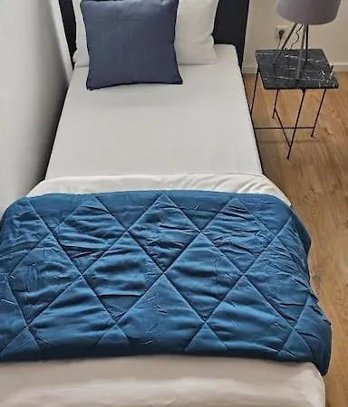 Apartment Casa 8070 Donau Am Auwaldsee An Der A9 - Stilvolle Maisonette-wohnung 91qm 4 Ideal Fuer Gruppen Familien Geschaeftsreisende Fuer 1-9 Personen Inklusive Wlan Netflix Waiputv Kaffee Tee & Kostenloser Parkplatz Am Haus Ingolstadt