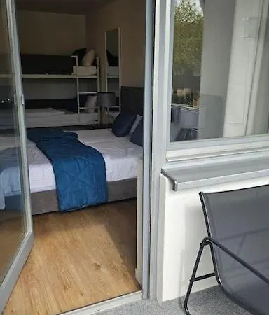 Casa 8070 Donau Am Auwaldsee An Der A9 - Stilvolle Maisonette-wohnung 91qm 4 Ideal Fuer Gruppen Familien Geschaeftsreisende Fuer 1-9 Personen Inklusive Wlan Netflix Waiputv Kaffee Tee & Kostenloser Parkplatz Am Haus *