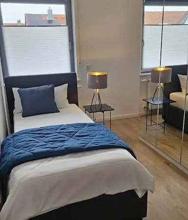 Casa 8070 Donau Am Auwaldsee An Der A9 - Stilvolle Maisonette-wohnung 91qm 4 Ideal Fuer Gruppen Familien Geschaeftsreisende Fuer 1-9 Personen Inklusive Wlan Netflix Waiputv Kaffee Tee & Kostenloser Parkplatz Am Haus *