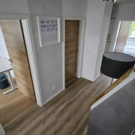 Casa 8070 Donau Am Auwaldsee An Der A9 - Stilvolle Maisonette-wohnung 91qm 4 Ideal Fuer Gruppen Familien Geschaeftsreisende Fuer 1-9 Personen Inklusive Wlan Netflix Waiputv Kaffee Tee & Kostenloser Parkplatz Am Haus