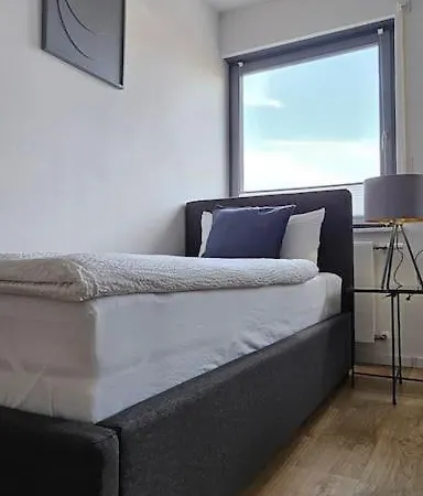 Apartment Casa 8070 Donau Am Auwaldsee An Der A9 - Stilvolle Maisonette-wohnung 91qm 4 Ideal Fuer Gruppen Familien Geschaeftsreisende Fuer 1-9 Personen Inklusive Wlan Netflix Waiputv Kaffee Tee & Kostenloser Parkplatz Am Haus