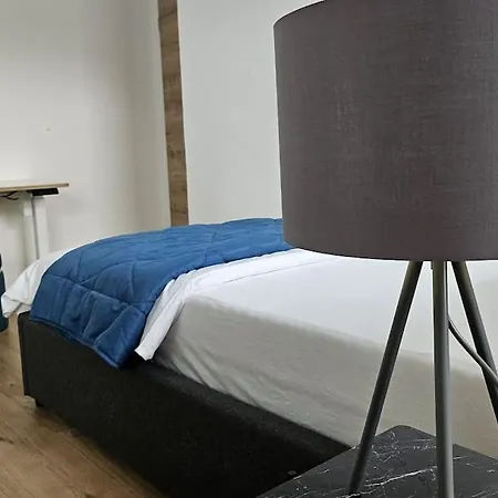 Apartment Casa 8070 Donau Am Auwaldsee An Der A9 - Stilvolle Maisonette-wohnung 91qm 4 Ideal Fuer Gruppen Familien Geschaeftsreisende Fuer 1-9 Personen Inklusive Wlan Netflix Waiputv Kaffee Tee & Kostenloser Parkplatz Am Haus Ingolstadt