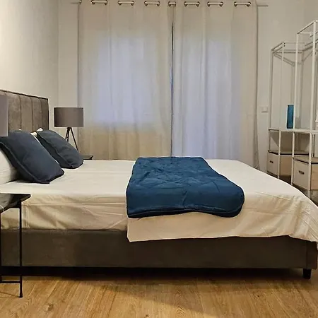 Casa 8070 Donau Am Auwaldsee An Der A9 - Stilvolle Maisonette-wohnung 91qm 4 Ideal Fuer Gruppen Familien Geschaeftsreisende Fuer 1-9 Personen Inklusive Wlan Netflix Waiputv Kaffee Tee & Kostenloser Parkplatz Am Haus