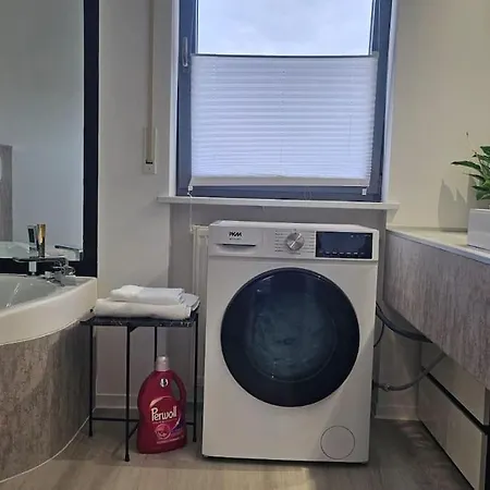 Casa 8070 Donau Am Auwaldsee An Der A9 - Stilvolle Maisonette-wohnung 91qm 4 Ideal Fuer Gruppen Familien Geschaeftsreisende Fuer 1-9 Personen Inklusive Wlan Netflix Waiputv Kaffee Tee & Kostenloser Parkplatz Am Haus Apartment