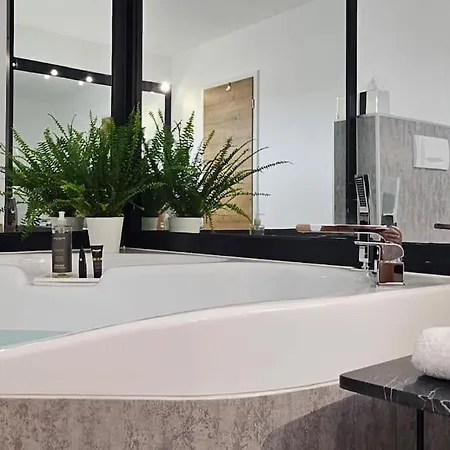 Apartment Casa 8070 Donau Am Auwaldsee An Der A9 - Stilvolle Maisonette-wohnung 91qm 4 Ideal Fuer Gruppen Familien Geschaeftsreisende Fuer 1-9 Personen Inklusive Wlan Netflix Waiputv Kaffee Tee & Kostenloser Parkplatz Am Haus *