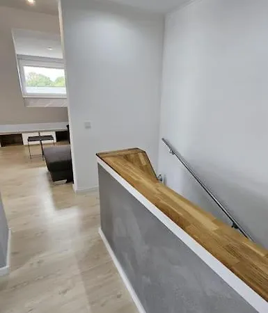 Casa 8070 Donau Am Auwaldsee An Der A9 - Stilvolle Maisonette-wohnung 91qm 4 Ideal Fuer Gruppen Familien Geschaeftsreisende Fuer 1-9 Personen Inklusive Wlan Netflix Waiputv Kaffee Tee & Kostenloser Parkplatz Am Haus