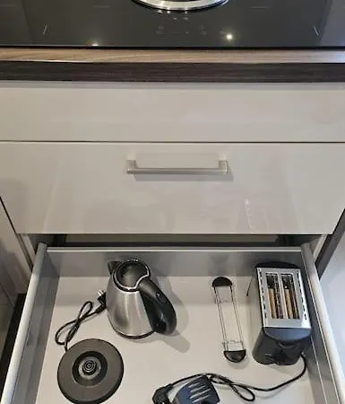 Casa 8070 Donau Am Auwaldsee An Der A9 - Stilvolle Maisonette-wohnung 91qm 4 Ideal Fuer Gruppen Familien Geschaeftsreisende Fuer 1-9 Personen Inklusive Wlan Netflix Waiputv Kaffee Tee & Kostenloser Parkplatz Am Haus Ingolstadt