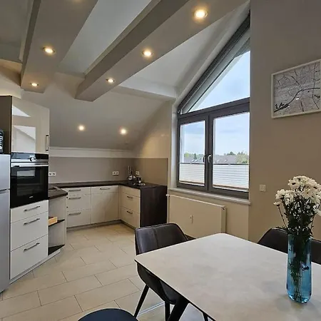 Casa 8070 Donau Am Auwaldsee An Der A9 - Stilvolle Maisonette-wohnung 91qm 4 Ideal Fuer Gruppen Familien Geschaeftsreisende Fuer 1-9 Personen Inklusive Wlan Netflix Waiputv Kaffee Tee & Kostenloser Parkplatz Am Haus *