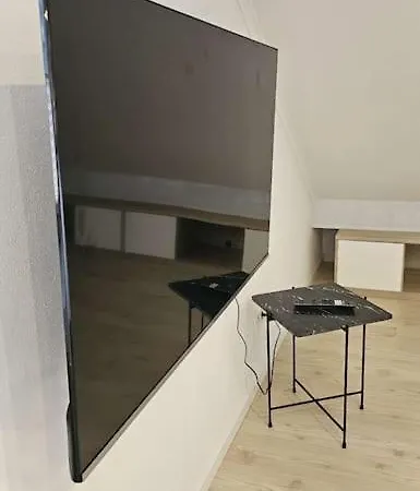 Casa 8070 Donau Am Auwaldsee An Der A9 - Stilvolle Maisonette-wohnung 91qm 4 Ideal Fuer Gruppen Familien Geschaeftsreisende Fuer 1-9 Personen Inklusive Wlan Netflix Waiputv Kaffee Tee & Kostenloser Parkplatz Am Haus Apartment *