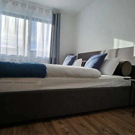 Casa 8070 Donau Am Auwaldsee An Der A9 - Stilvolle Maisonette-wohnung 91qm 4 Ideal Fuer Gruppen Familien Geschaeftsreisende Fuer 1-9 Personen Inklusive Wlan Netflix Waiputv Kaffee Tee & Kostenloser Parkplatz Am Haus *