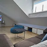 Apartmán Casa8070 - Exklusive Grosse Maisonette-wohnung 91 Qm Fuer Familien, Gruppen, Geschaeftsreisende, Inklusive Parkplatz, Wlan, Kaffee Und Tee, Voll Ausgestattet Fuer 1 Bis 9 Personen, Zentrumsnah An Der Autobahn A9 Ingolstadt-sued Ingolstadt