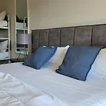 Casa8070 - Exklusive Grosse Maisonette-wohnung 91 Qm Fuer Familien, Gruppen, Geschaeftsreisende, Inklusive Parkplatz, Wlan, Kaffee Und Tee, Voll Ausgestattet Fuer 1 Bis 9 Personen, Zentrumsnah An Der Autobahn A9 Ingolstadt-sued アパート *