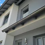 Casa8070 - Exklusive Grosse Maisonette-wohnung 91 Qm Fuer Familien, Gruppen, Geschaeftsreisende, Inklusive Parkplatz, Wlan, Kaffee Und Tee, Voll Ausgestattet Fuer 1 Bis 9 Personen, Zentrumsnah An Der Autobahn A9 Ingolstadt-sued アパート *