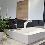 Apartmán Casa8070 - Exklusive Grosse Maisonette-wohnung 91 Qm Fuer Familien, Gruppen, Geschaeftsreisende, Inklusive Parkplatz, Wlan, Kaffee Und Tee, Voll Ausgestattet Fuer 1 Bis 9 Personen, Zentrumsnah An Der Autobahn A9 Ingolstadt-sued *