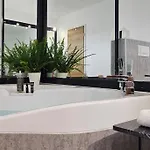 アパート Casa8070 - Exklusive Grosse Maisonette-wohnung 91 Qm Fuer Familien, Gruppen, Geschaeftsreisende, Inklusive Parkplatz, Wlan, Kaffee Und Tee, Voll Ausgestattet Fuer 1 Bis 9 Personen, Zentrumsnah An Der Autobahn A9 Ingolstadt-sued *