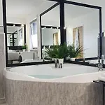 Apartmán Casa8070 - Exklusive Grosse Maisonette-wohnung 91 Qm Fuer Familien, Gruppen, Geschaeftsreisende, Inklusive Parkplatz, Wlan, Kaffee Und Tee, Voll Ausgestattet Fuer 1 Bis 9 Personen, Zentrumsnah An Der Autobahn A9 Ingolstadt-sued