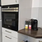 Apartmán Casa8070 - Exklusive Grosse Maisonette-wohnung 91 Qm Fuer Familien, Gruppen, Geschaeftsreisende, Inklusive Parkplatz, Wlan, Kaffee Und Tee, Voll Ausgestattet Fuer 1 Bis 9 Personen, Zentrumsnah An Der Autobahn A9 Ingolstadt-sued *