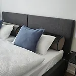 アパート Casa8070 - Exklusive Grosse Maisonette-wohnung 91 Qm Fuer Familien, Gruppen, Geschaeftsreisende, Inklusive Parkplatz, Wlan, Kaffee Und Tee, Voll Ausgestattet Fuer 1 Bis 9 Personen, Zentrumsnah An Der Autobahn A9 Ingolstadt-sued インゴルシュタット