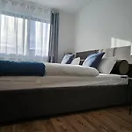 Casa8070 - Exklusive Grosse Maisonette-wohnung 91 Qm Fuer Familien, Gruppen, Geschaeftsreisende, Inklusive Parkplatz, Wlan, Kaffee Und Tee, Voll Ausgestattet Fuer 1 Bis 9 Personen, Zentrumsnah An Der Autobahn A9 Ingolstadt-sued *