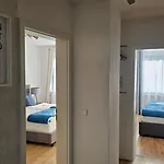 アパート Casa8070 - Exklusive Grosse Maisonette-wohnung 91 Qm Fuer Familien, Gruppen, Geschaeftsreisende, Inklusive Parkplatz, Wlan, Kaffee Und Tee, Voll Ausgestattet Fuer 1 Bis 9 Personen, Zentrumsnah An Der Autobahn A9 Ingolstadt-sued インゴルシュタット