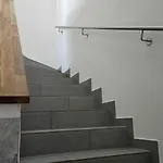 Casa8070 - Exklusive Grosse Maisonette-wohnung 91 Qm Fuer Familien, Gruppen, Geschaeftsreisende, Inklusive Parkplatz, Wlan, Kaffee Und Tee, Voll Ausgestattet Fuer 1 Bis 9 Personen, Zentrumsnah An Der Autobahn A9 Ingolstadt-sued Apartmán Ingolstadt