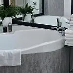 Casa8070 - Exklusive Grosse Maisonette-wohnung 91 Qm Fuer Familien, Gruppen, Geschaeftsreisende, Inklusive Parkplatz, Wlan, Kaffee Und Tee, Voll Ausgestattet Fuer 1 Bis 9 Personen, Zentrumsnah An Der Autobahn A9 Ingolstadt-sued アパート