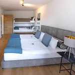 Casa8070 - Exklusive Grosse Maisonette-wohnung 91 Qm Fuer Familien, Gruppen, Geschaeftsreisende, Inklusive Parkplatz, Wlan, Kaffee Und Tee, Voll Ausgestattet Fuer 1 Bis 9 Personen, Zentrumsnah An Der Autobahn A9 Ingolstadt-sued アパート インゴルシュタット