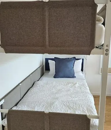 Casa 8070 Exklusive Maisonette-wohnung 91 Qm Fuer Familien, Gruppen, Geschaeftsreisende, Inklusive Parkplatz, Wlan, Kaffee Und Tee, Voll Ausgestattet Fuer 1 Bis 9 Gaeste, Zentrumsnah, Autobahn A9 Ingolstadt-sued, Donau, Auwaldsee Und Gewerbegebiet * אינגולשטאט
