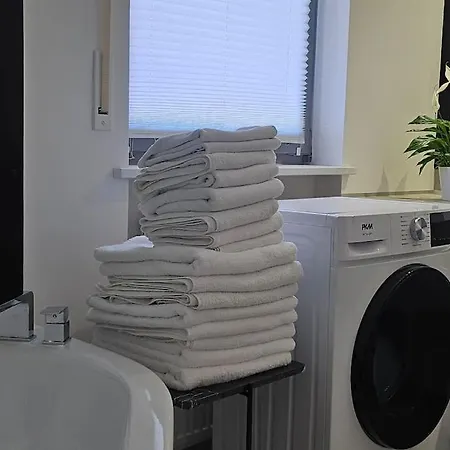 Casa8070 - Exklusive Große Maisonette-wohnung 91 Qm Für Familien, Gruppen, Geschäftsreisende, Inklusive Parkplatz, Wlan, Kaffee Und Tee, Voll Ausgestattet Für 1 Bis 9 Personen, Zentrumsnah An Der Autobahn A9 Ingolstadt-süd Apartamento *