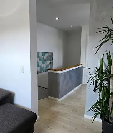 Casa 8070 Exklusive Maisonette-wohnung 91 Qm Fuer Familien, Gruppen, Geschaeftsreisende, Inklusive Parkplatz, Wlan, Kaffee Und Tee, Voll Ausgestattet Fuer 1 Bis 9 Gaeste, Zentrumsnah, Autobahn A9 Ingolstadt-sued, Donau, Auwaldsee Und Gewerbegebiet * אינגולשטאט