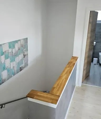 דירה Casa 8070 Exklusive Maisonette-wohnung 91 Qm Fuer Familien, Gruppen, Geschaeftsreisende, Inklusive Parkplatz, Wlan, Kaffee Und Tee, Voll Ausgestattet Fuer 1 Bis 9 Gaeste, Zentrumsnah, Autobahn A9 Ingolstadt-sued, Donau, Auwaldsee Und Gewerbegebiet אינגולשטאט