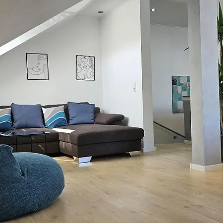 Casa 8070 Exklusive Maisonette-wohnung 91 Qm Fuer Familien, Gruppen, Geschaeftsreisende, Inklusive Parkplatz, Wlan, Kaffee Und Tee, Voll Ausgestattet Fuer 1 Bis 9 Gaeste, Zentrumsnah, Autobahn A9 Ingolstadt-sued, Donau, Auwaldsee Und Gewerbegebiet * אינגולשטאט