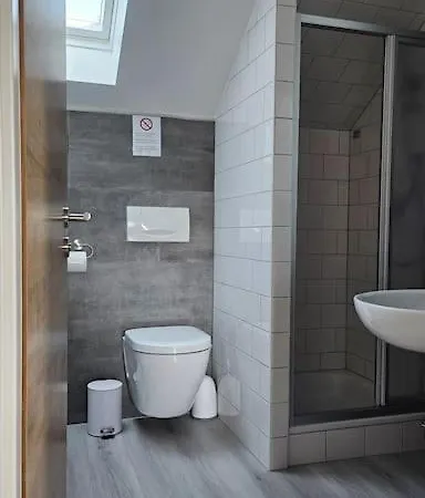 Casa8070 - Exklusive Große Maisonette-wohnung 91 Qm Für Familien, Gruppen, Geschäftsreisende, Inklusive Parkplatz, Wlan, Kaffee Und Tee, Voll Ausgestattet Für 1 Bis 9 Personen, Zentrumsnah An Der Autobahn A9 Ingolstadt-süd * Ingolstadt