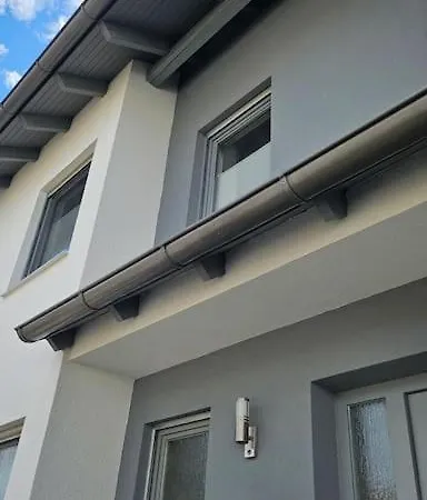 Casa 8070 Exklusive Maisonette-wohnung 91 Qm Fuer Familien, Gruppen, Geschaeftsreisende, Inklusive Parkplatz, Wlan, Kaffee Und Tee, Voll Ausgestattet Fuer 1 Bis 9 Gaeste, Zentrumsnah, Autobahn A9 Ingolstadt-sued, Donau, Auwaldsee Und Gewerbegebiet דירה *