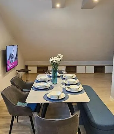 Casa 8070 Exklusive Maisonette-wohnung 91 Qm Fuer Familien, Gruppen, Geschaeftsreisende, Inklusive Parkplatz, Wlan, Kaffee Und Tee, Voll Ausgestattet Fuer 1 Bis 9 Gaeste, Zentrumsnah, Autobahn A9 Ingolstadt-sued, Donau, Auwaldsee Und Gewerbegebiet דירה *