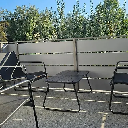 Casa 8070 Exklusive Maisonette-wohnung 91 Qm Fuer Familien, Gruppen, Geschaeftsreisende, Inklusive Parkplatz, Wlan, Kaffee Und Tee, Voll Ausgestattet Fuer 1 Bis 9 Gaeste, Zentrumsnah, Autobahn A9 Ingolstadt-sued, Donau, Auwaldsee Und Gewerbegebiet אינגולשטאט