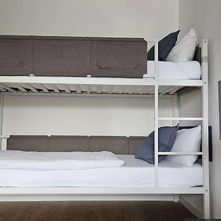 Casa 8070 Exklusive Maisonette-wohnung 91 Qm Fuer Familien, Gruppen, Geschaeftsreisende, Inklusive Parkplatz, Wlan, Kaffee Und Tee, Voll Ausgestattet Fuer 1 Bis 9 Gaeste, Zentrumsnah, Autobahn A9 Ingolstadt-sued, Donau, Auwaldsee Und Gewerbegebiet אינגולשטאט