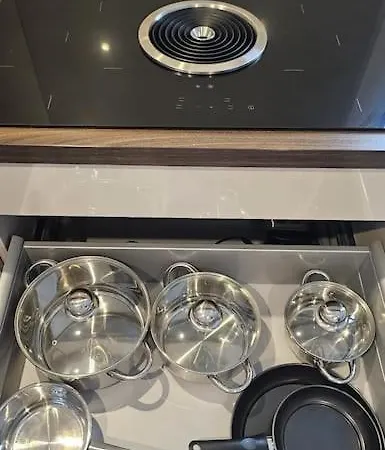 Casa 8070 Exklusive Maisonette-wohnung 91qm 4 Ideal Fuer Gruppen Familien Geschaeftsreisende Fuer 1-9 Personen Inklusive Wlan Netflix Waiputv Kaffee Tee & Kostenloser Parkplatz Am Haus Apartment *