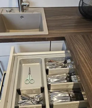 Casa 8070 Exklusive Maisonette-wohnung 91qm 4 Ideal Fuer Gruppen Familien Geschaeftsreisende Fuer 1-9 Personen Inklusive Wlan Netflix Waiputv Kaffee Tee & Kostenloser Parkplatz Am Haus