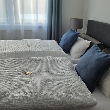Lejlighed Casa 8070 Exklusive Maisonette-wohnung 91qm 4 Ideal Fuer Gruppen Familien Geschaeftsreisende Fuer 1-9 Personen Inklusive Wlan Netflix Waiputv Kaffee Tee & Kostenloser Parkplatz Am Haus Ingolstadt
